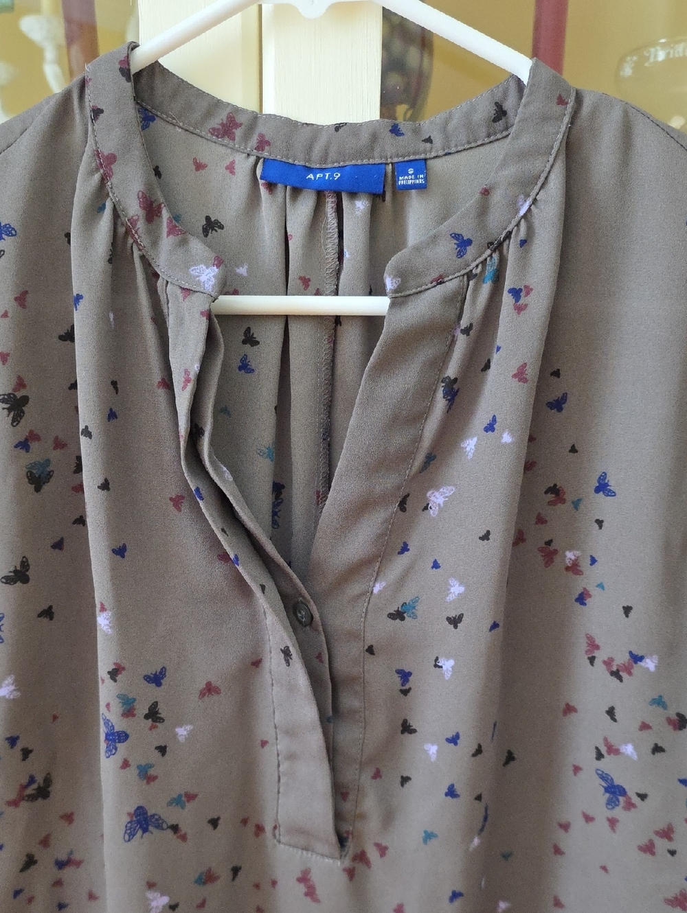 Apt. 9 Gray Bee Print Tunic Blouse